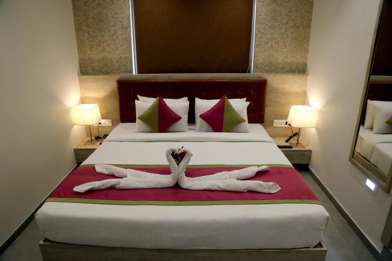 Hotel Nova Pride Rádzskot Kültér fotó