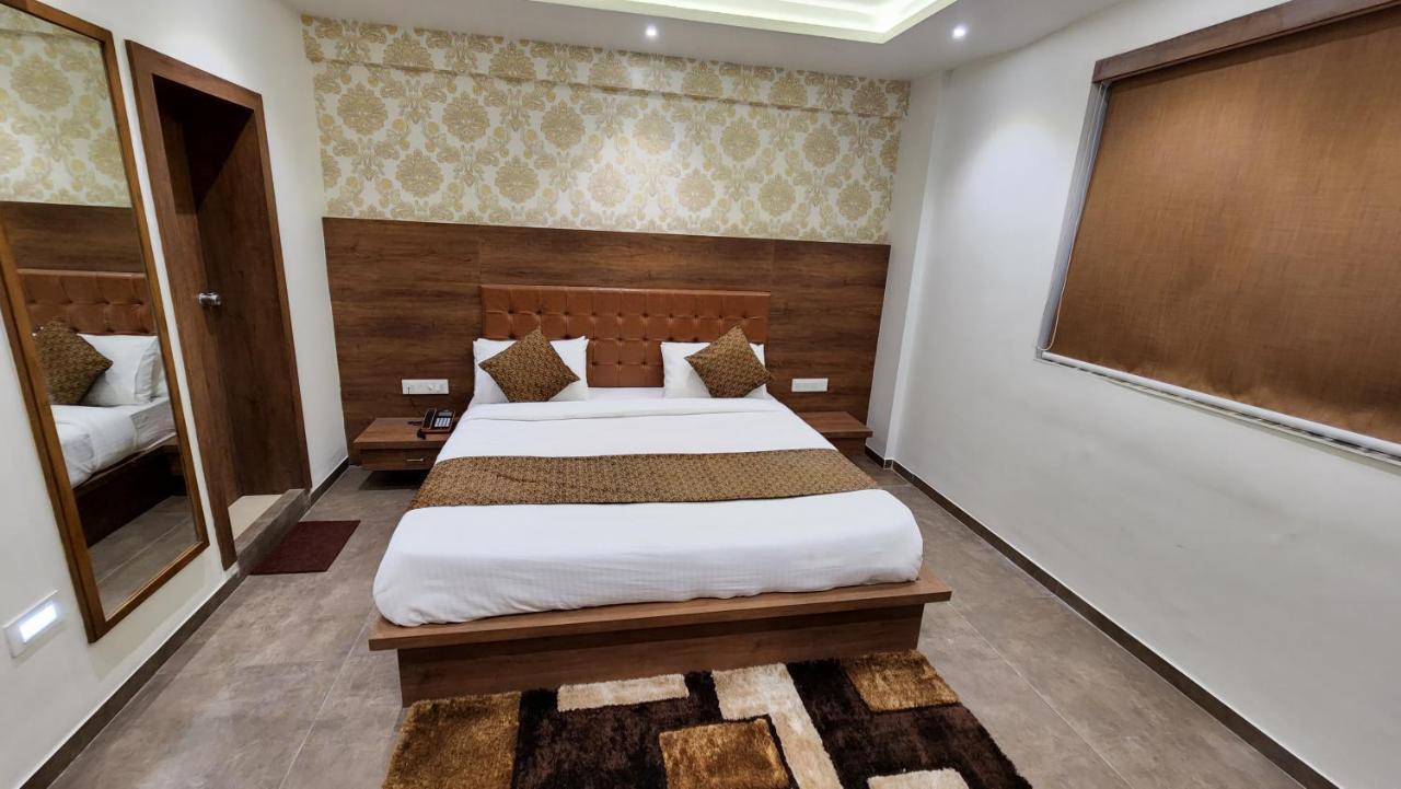 Hotel Nova Pride Rádzskot Kültér fotó