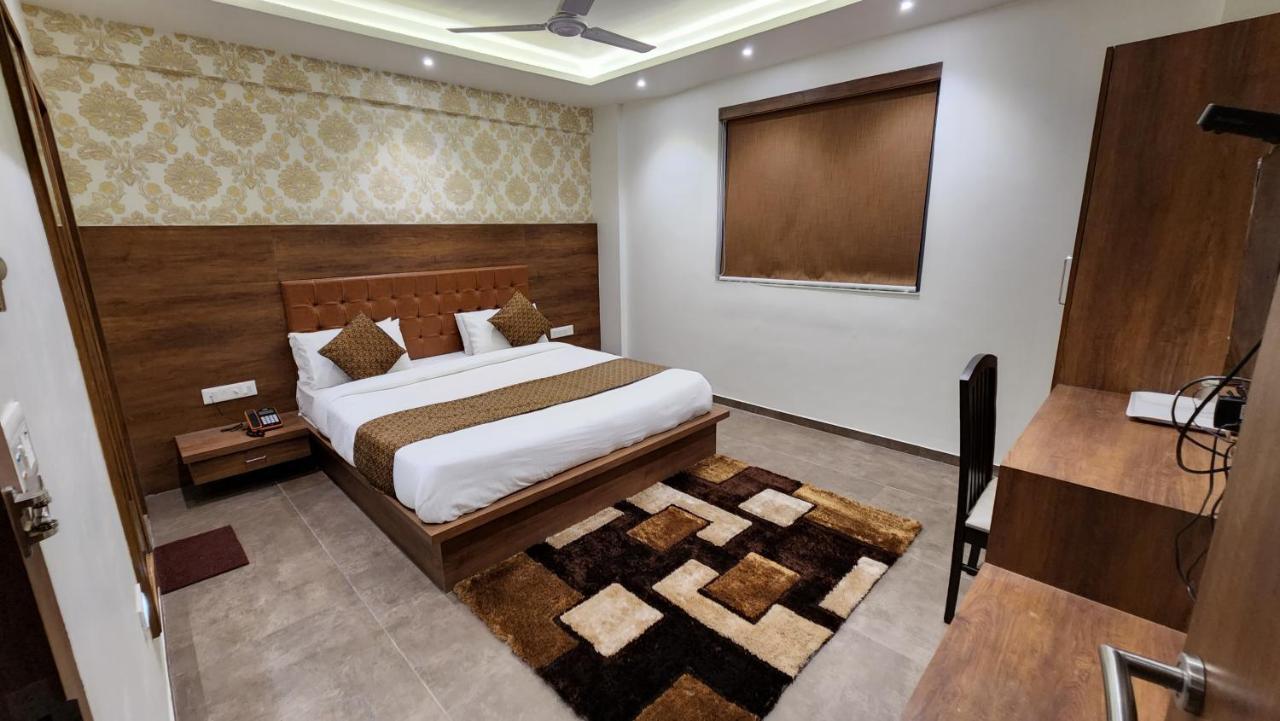 Hotel Nova Pride Rádzskot Kültér fotó