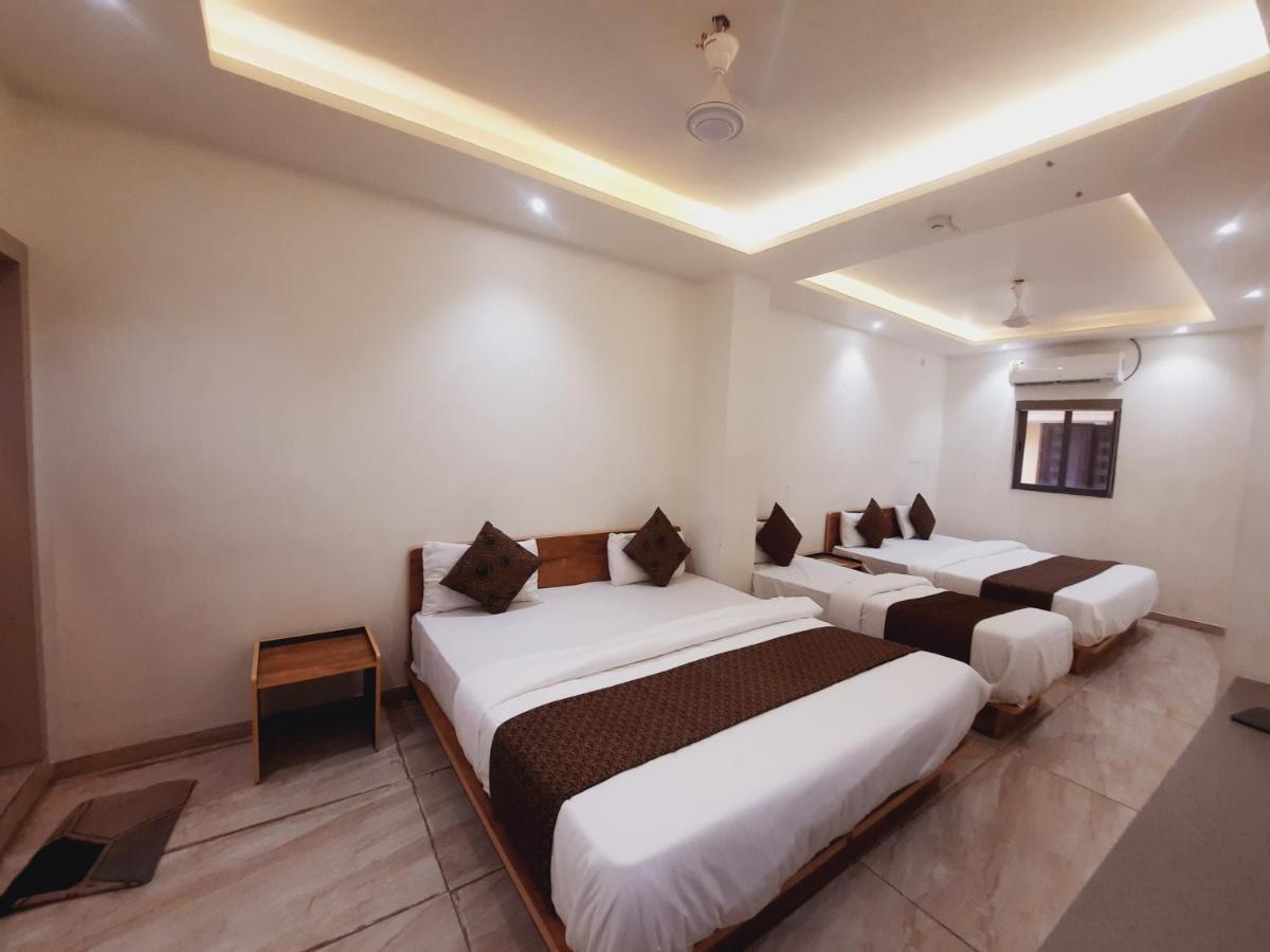 Hotel Nova Pride Rádzskot Kültér fotó