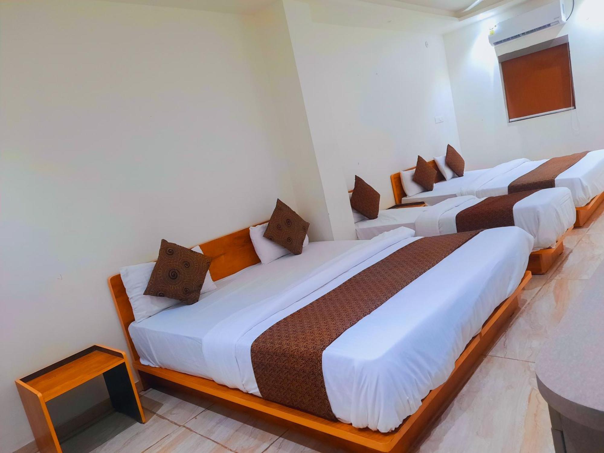 Hotel Nova Pride Rádzskot Kültér fotó