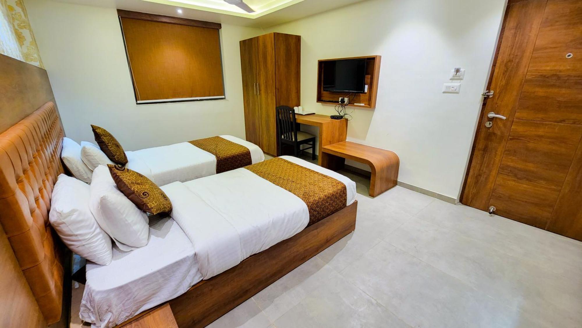Hotel Nova Pride Rádzskot Kültér fotó