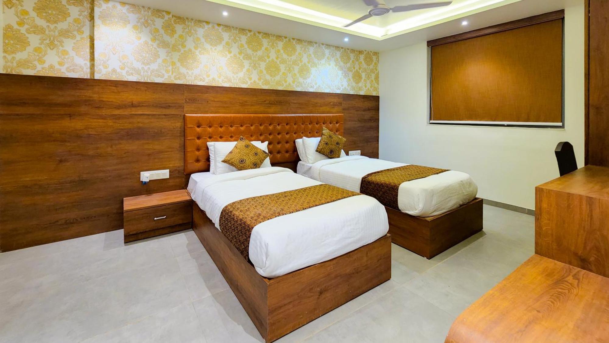 Hotel Nova Pride Rádzskot Kültér fotó